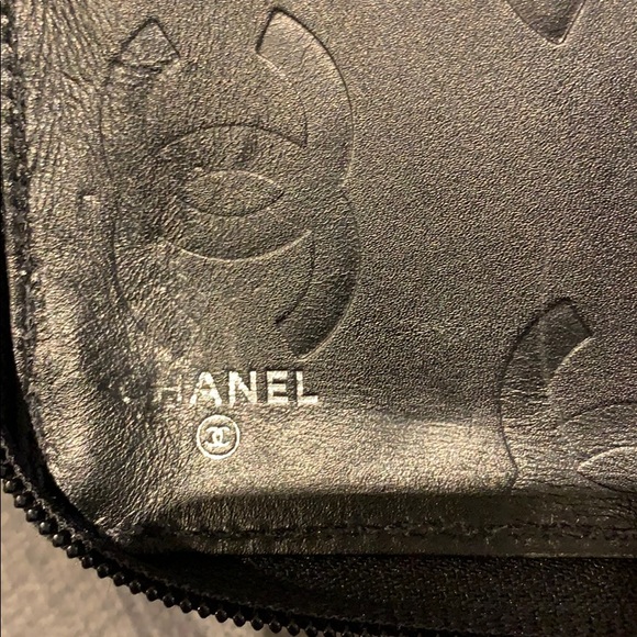 Gorgeous Authentic Chanel Wallet with Zipper - Picture 7 of 8